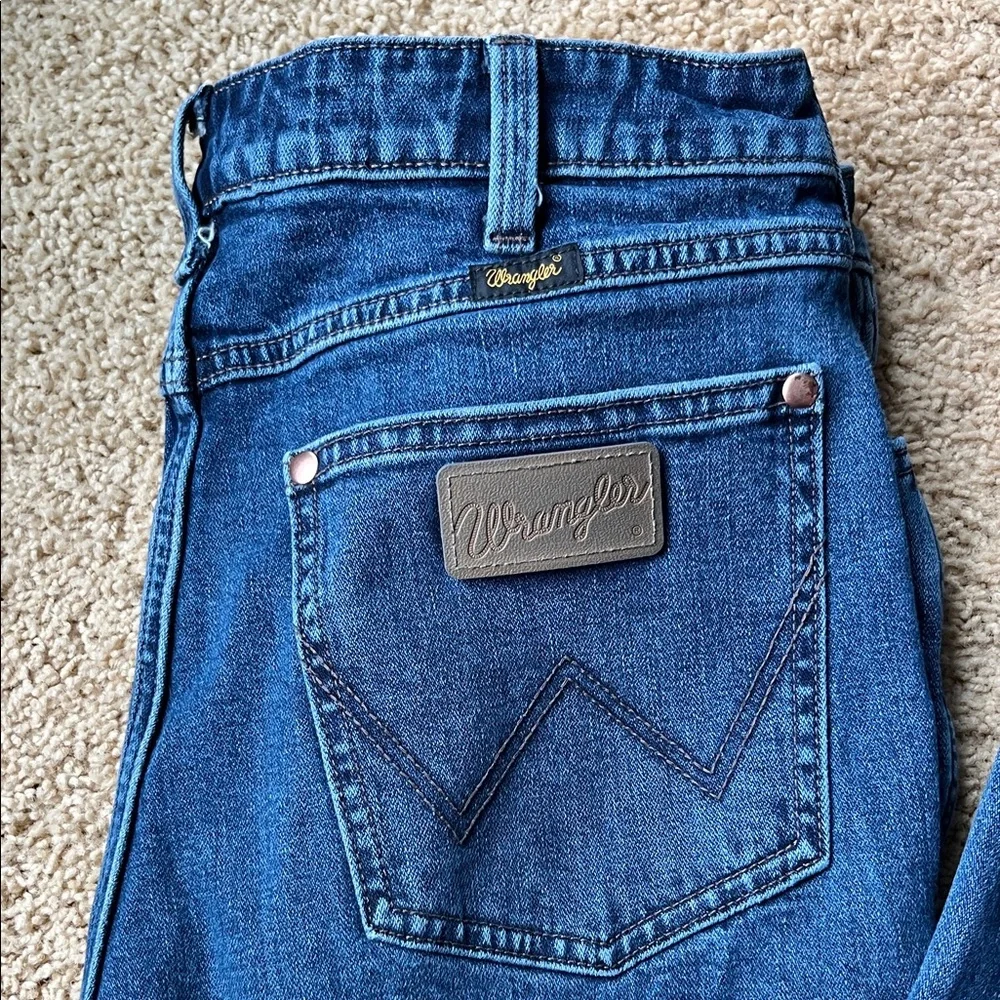 Wrangler Lainey Wilson Jeans - Picture 2 of 7